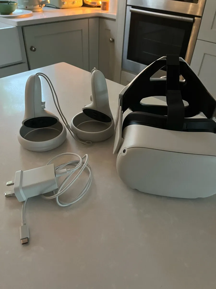 Oculus quest 2 - Image 2