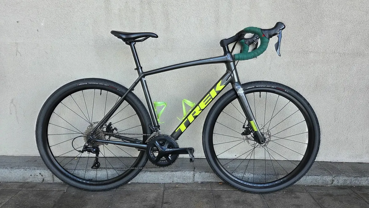 Trek Domane AL3 road bike - Image 1