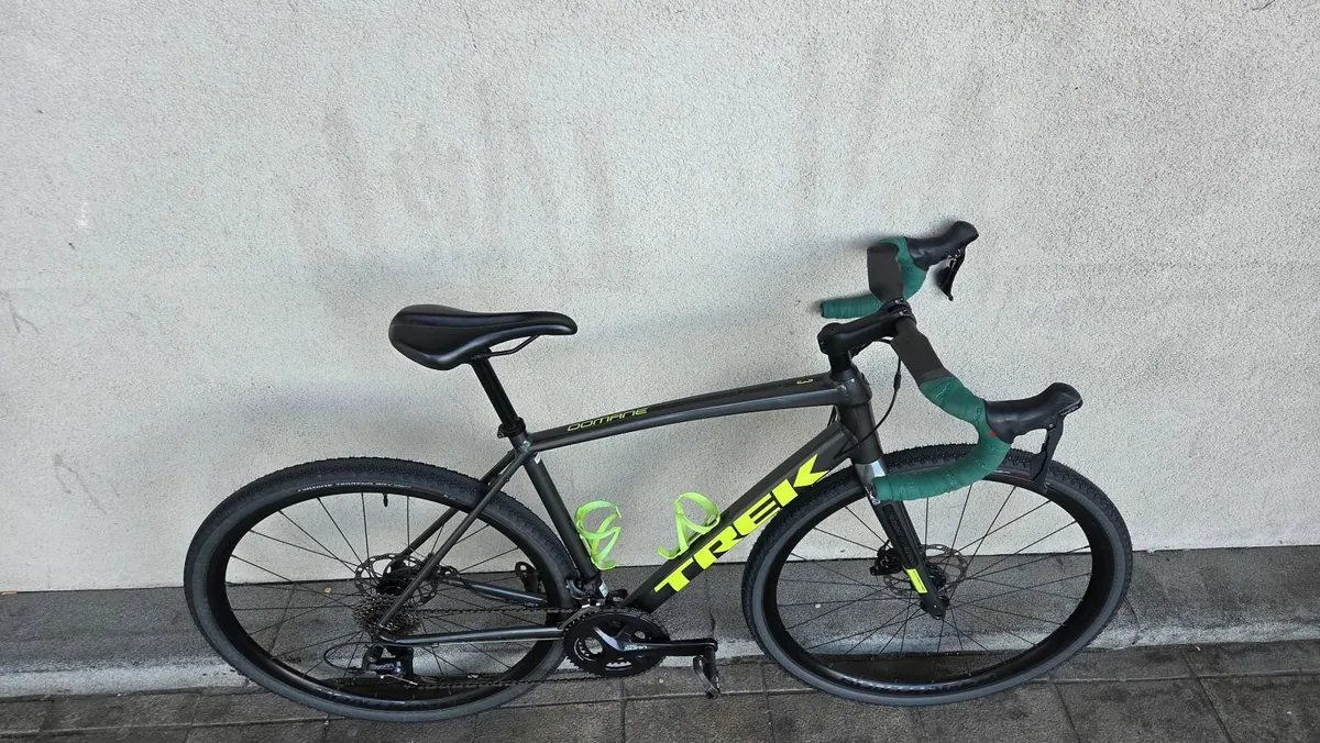 Trek Domane AL3 road bike - Image 2