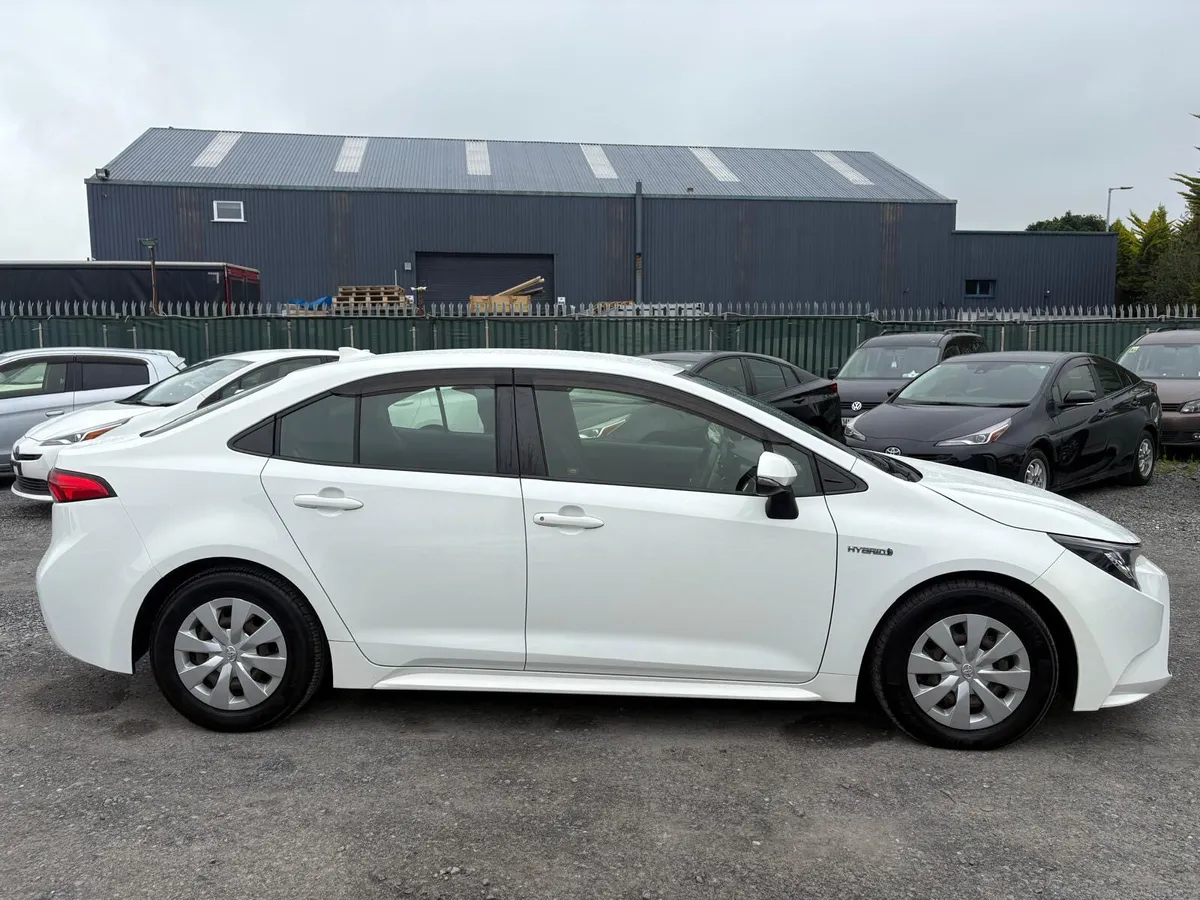 2020 Toyota Corolla 1.8 hybrid automatic saloon - Image 4