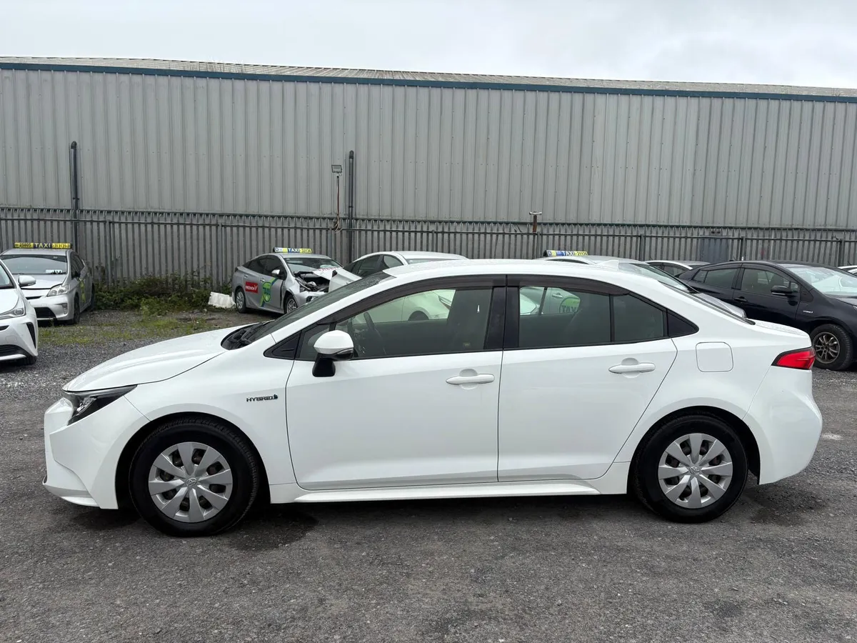 2020 Toyota Corolla 1.8 hybrid automatic saloon - Image 3