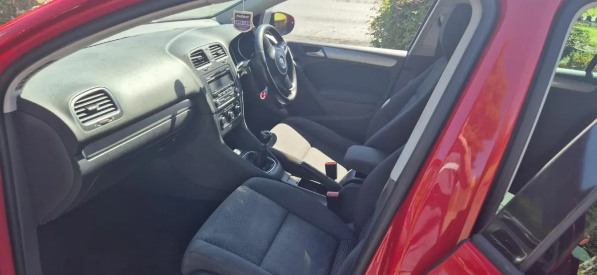 Volkswagen Golf 2011 - Image 1