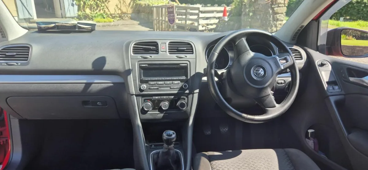 Volkswagen Golf 2011 - Image 2
