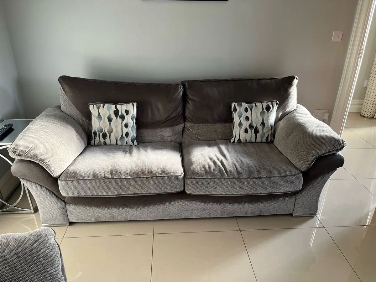 3 Piece Suite - Image 3