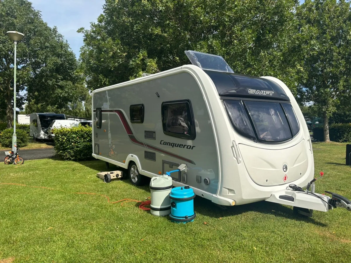 Swift conqueror 4/5 berth fixed bed & 2 Awnings - Image 2
