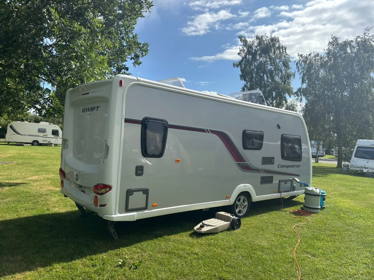 Swift conqueror 4/5 berth fixed bed & 2 Awnings - Image 3