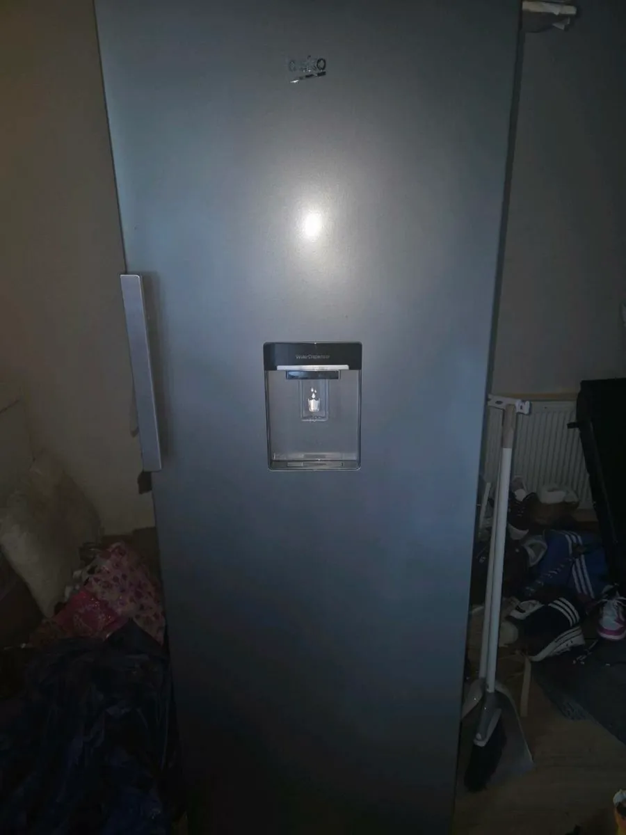 fridge - Image 1