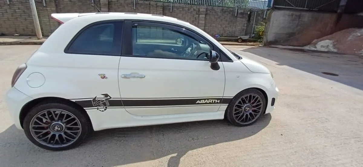 2011 Fiat 500 Abarth Turbo - Image 3