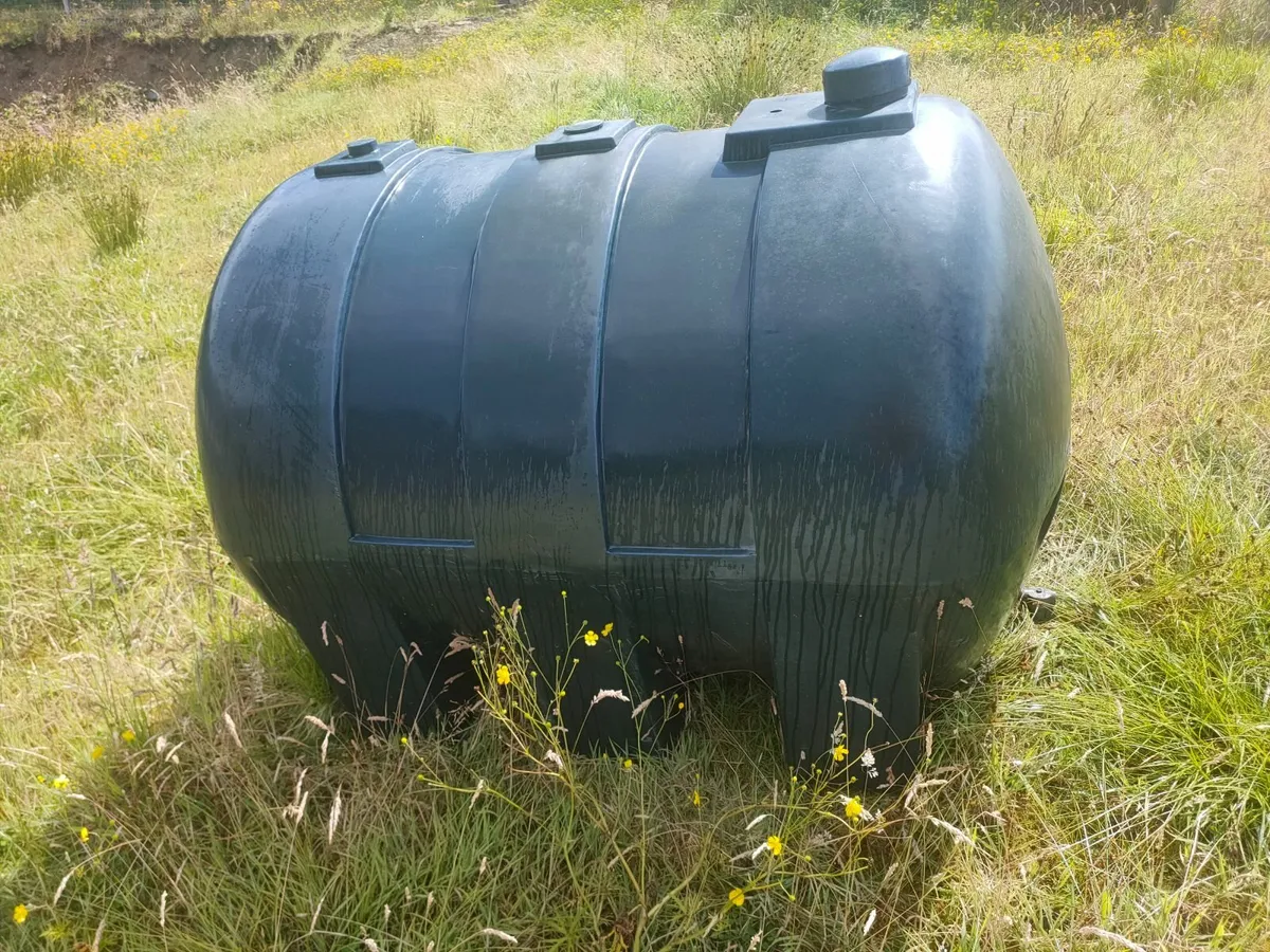 Oil tank - Image 1