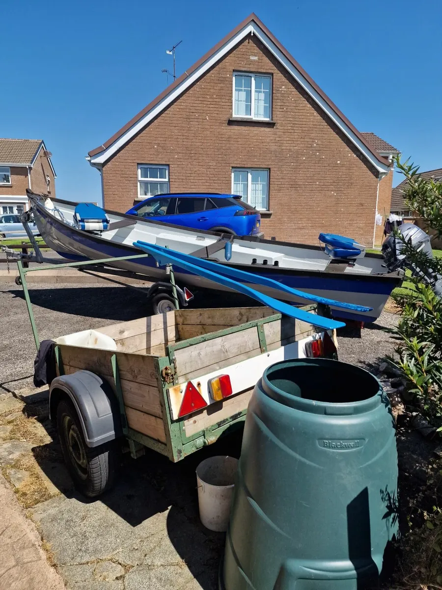 Fiberglass boat - Image 1