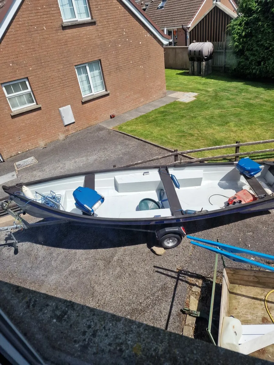 Fiberglass boat - Image 3