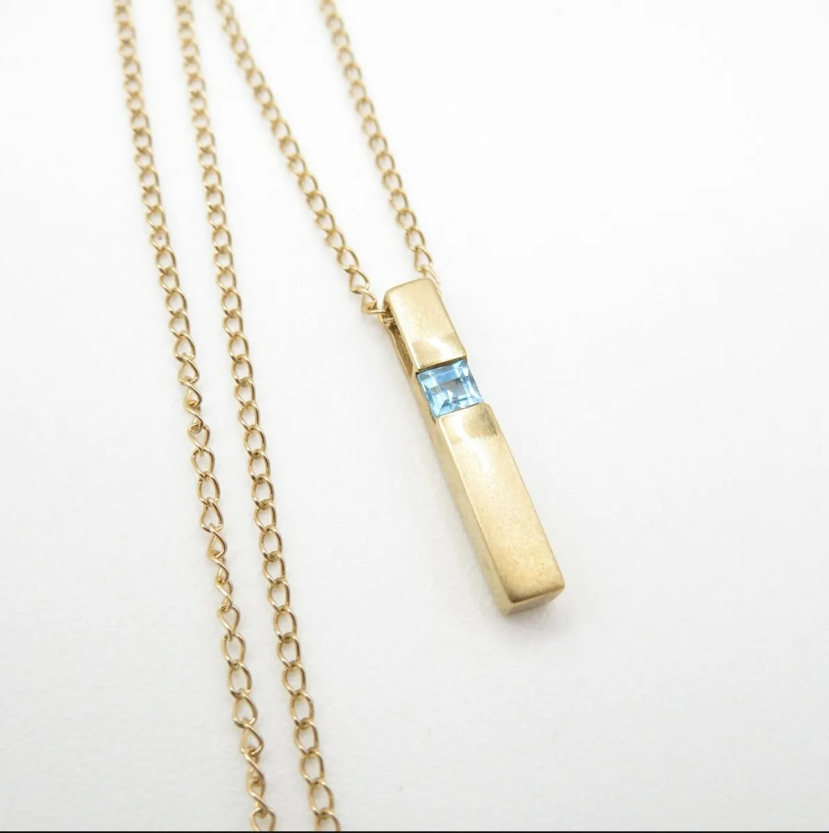 9ct Gold blue topaz necklace - Image 1