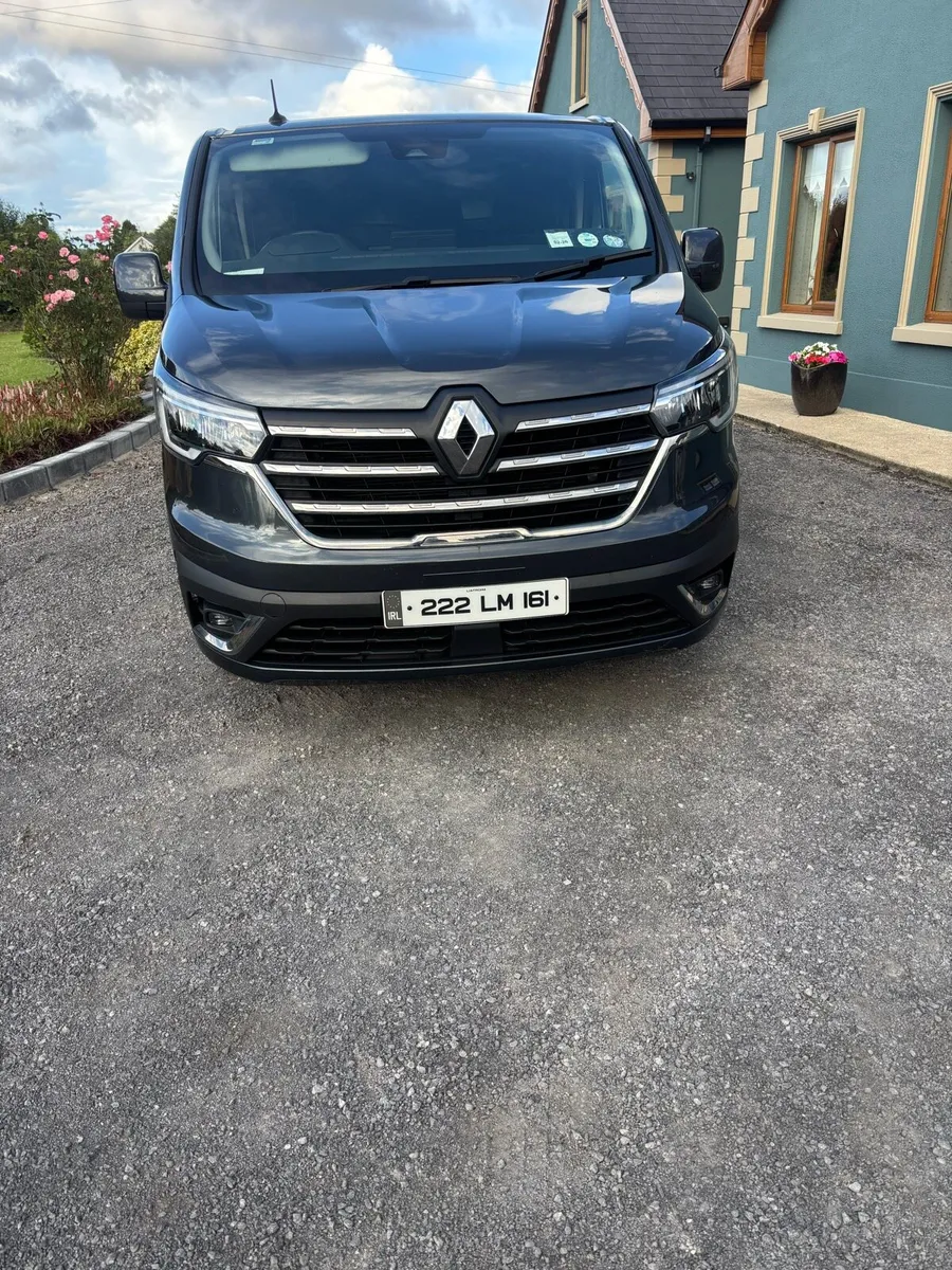 2022 Renault trafic sport 150bhp - Image 2