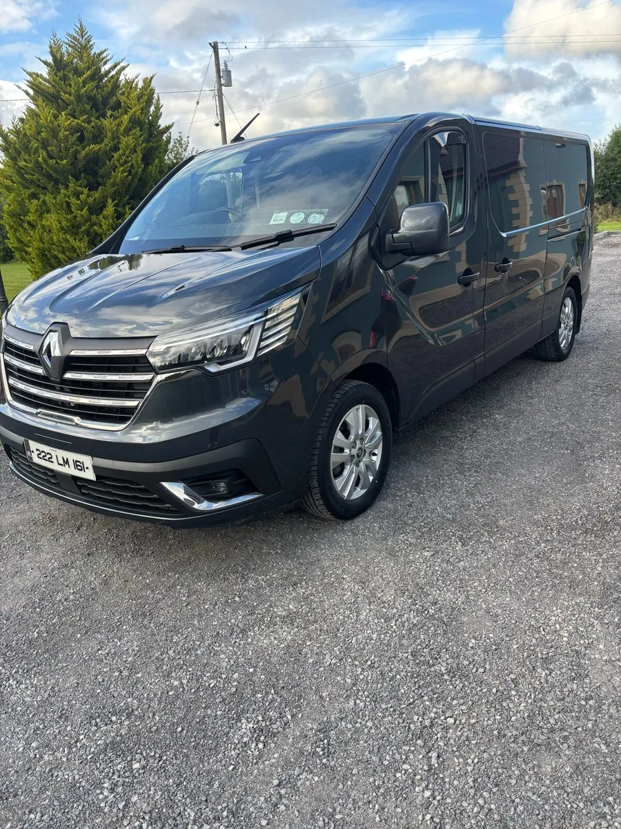2022 Renault trafic sport 150bhp - Image 3