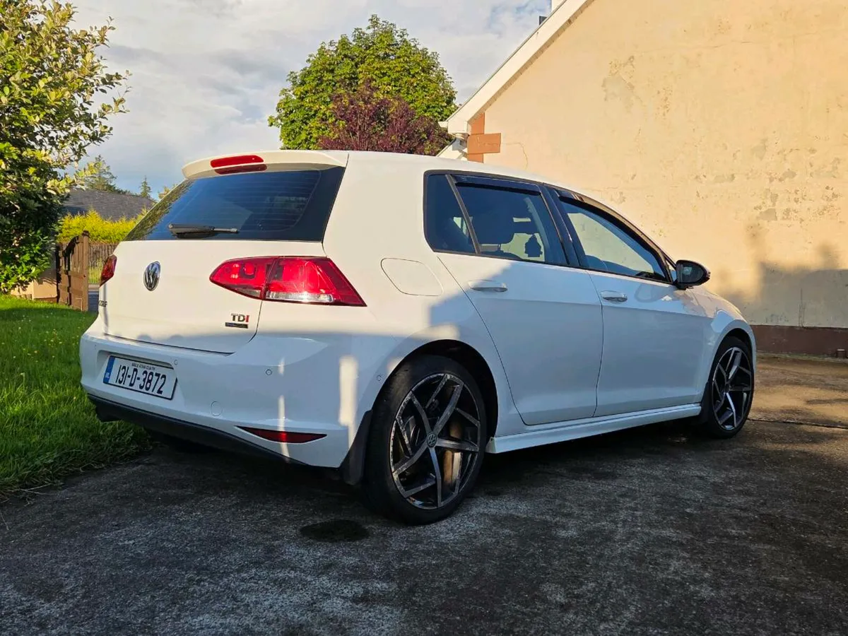 131 Volkswagen Golf 1.6 TDI Bluemotion - Image 2