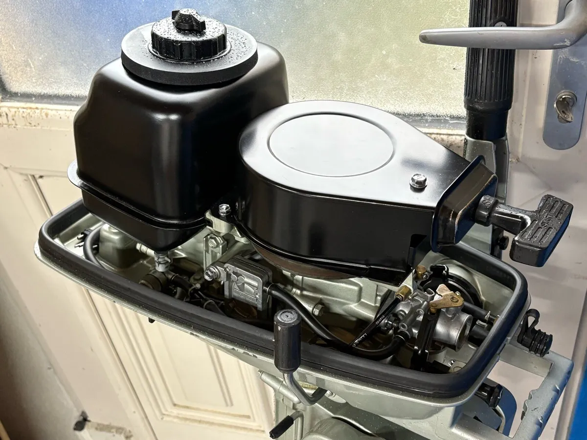 Suzuki 4hp outboard - Image 4