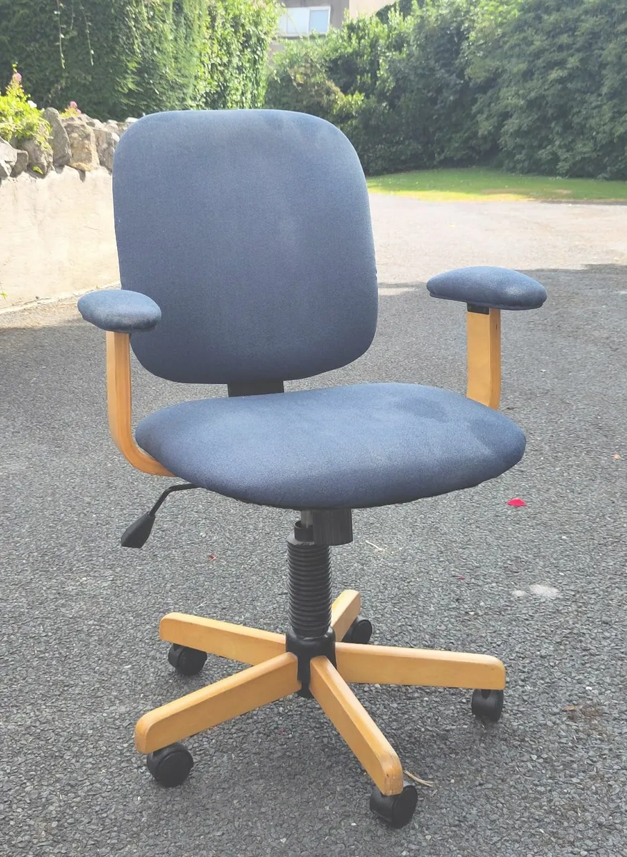Swivel chair