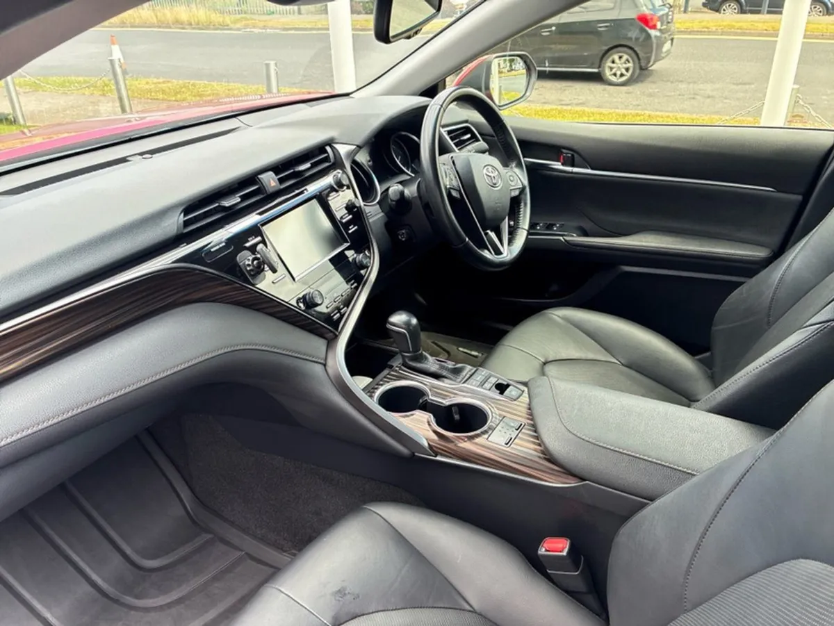 Toyota Camry Hybrid Platinum 4DR Auto - Image 3