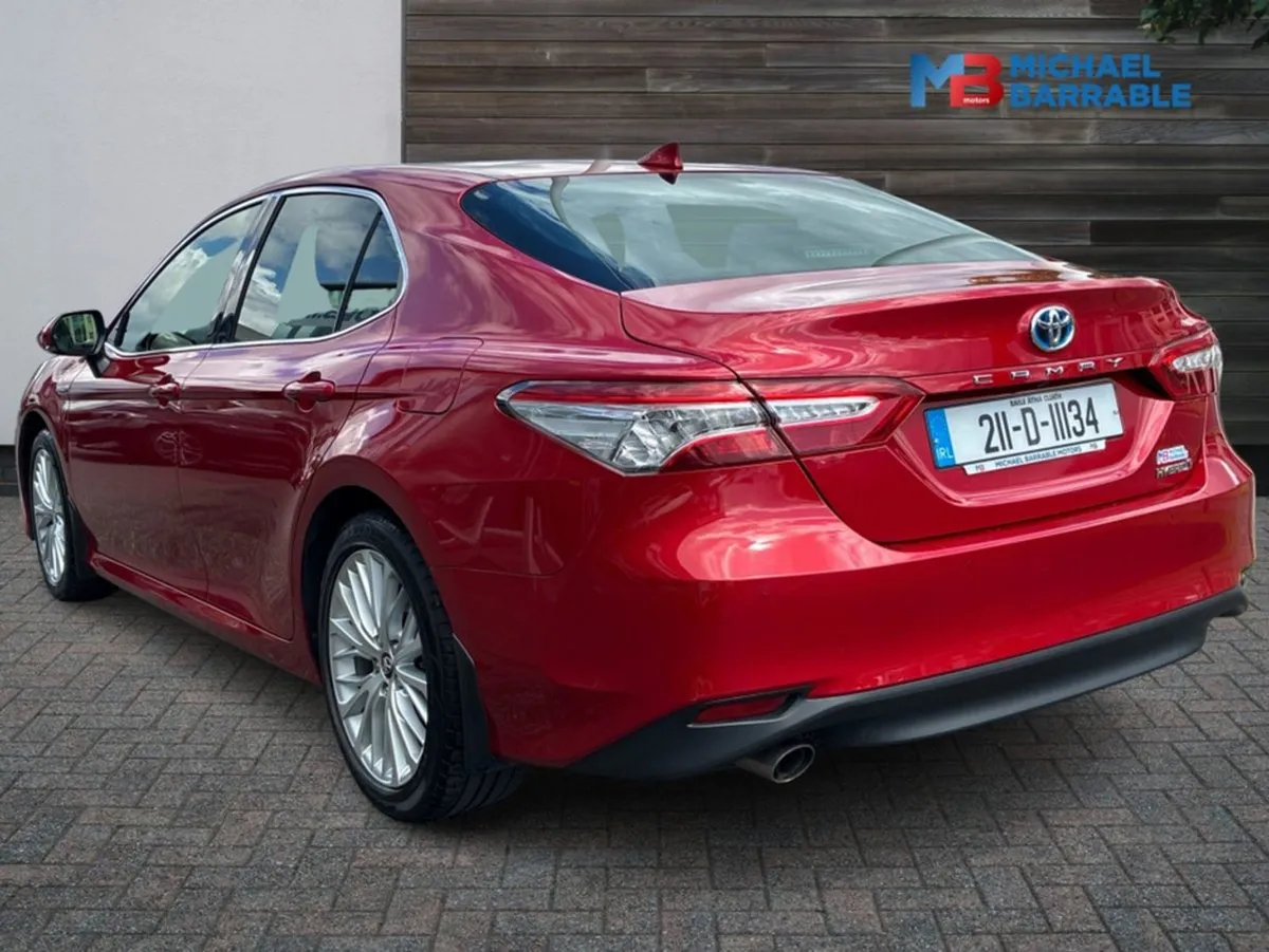 Toyota Camry Hybrid Platinum 4DR Auto - Image 4