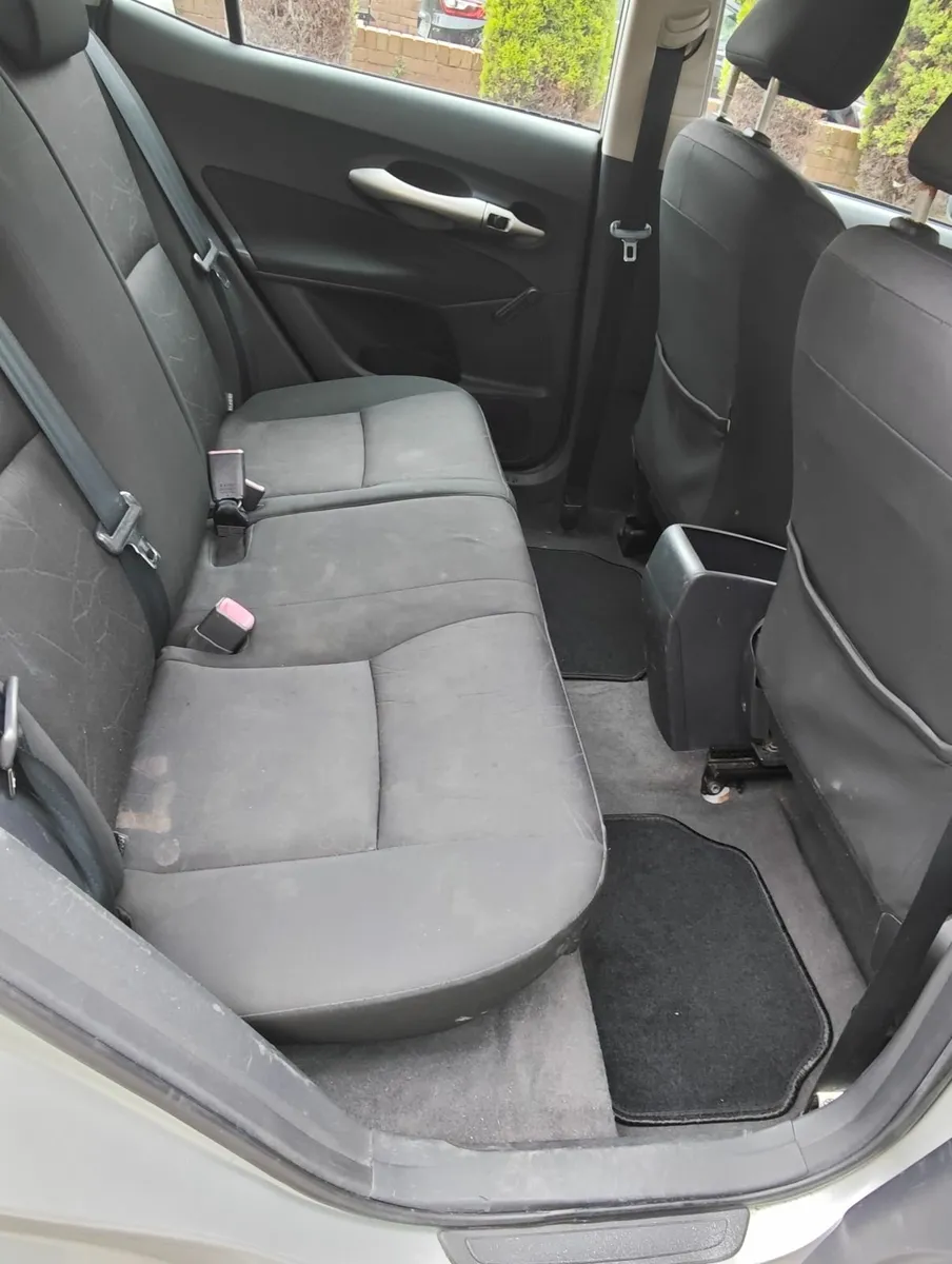 Toyota Auris 2008 - Image 1