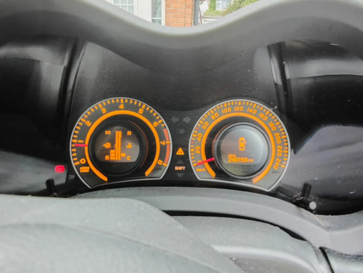 Toyota Auris 2008 - Image 2