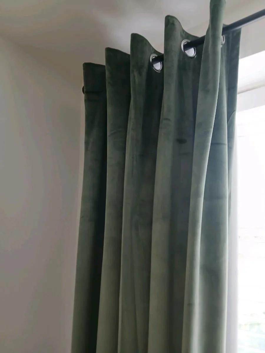 Curtains - Image 2