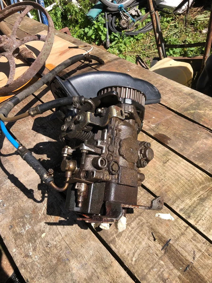 2.4ltr VW Transporter Injector Diesel Pump - Image 1