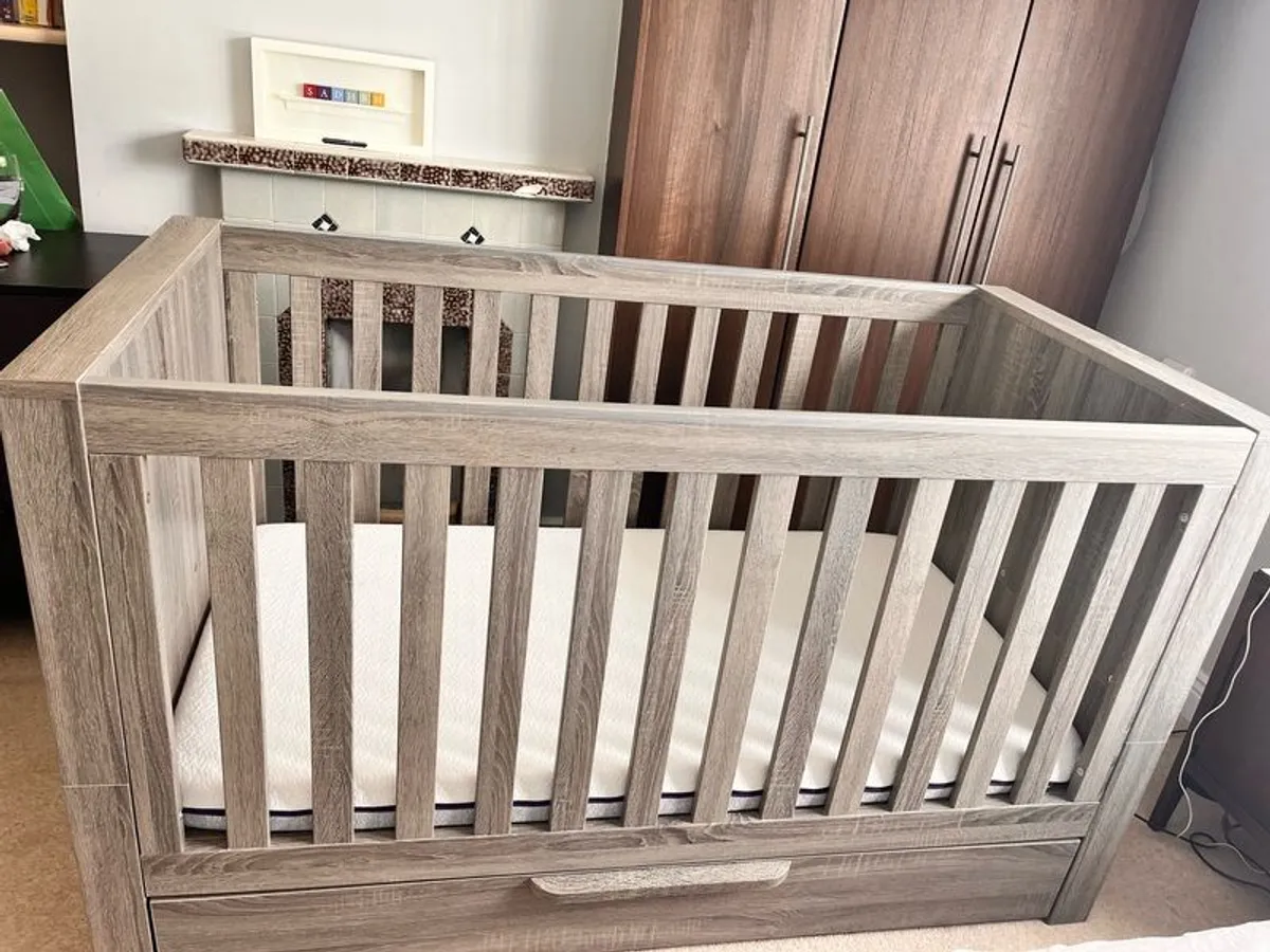 Mamas & Papas Franklin Cot Bed - Image 3