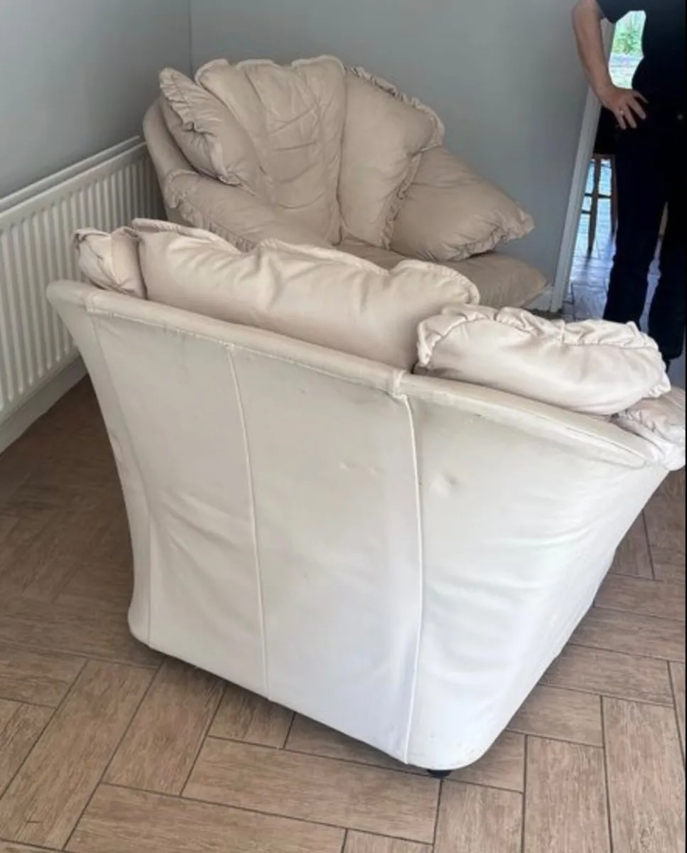 Couch - Image 4