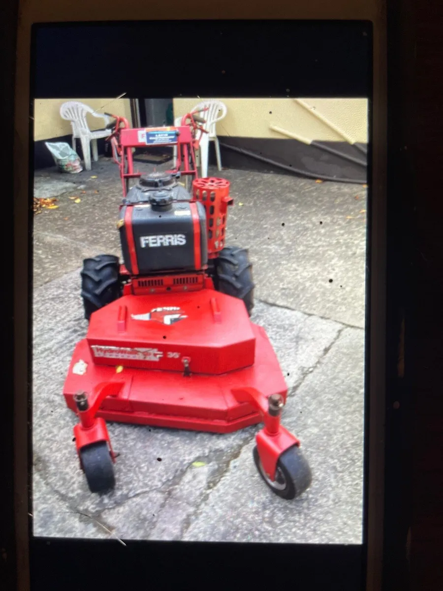 Ferris Commercial lawnmower - Image 1