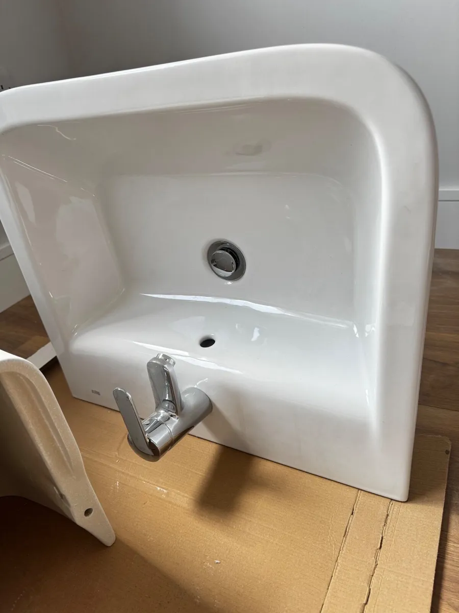 Bathroom sinks - Image 2