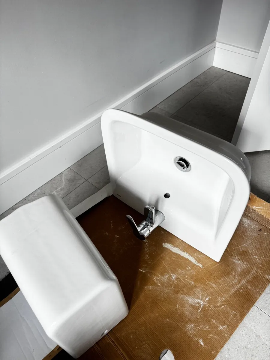 Bathroom sinks - Image 4