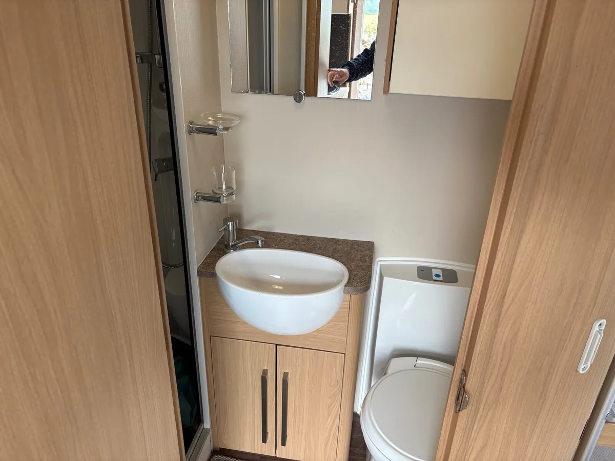 Elddis Avante 566 - 6 Berth Caravan - Image 4