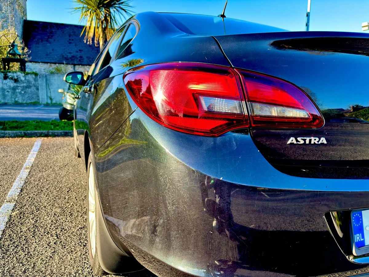 Opel Astra 1.4L petrol saloon - Image 2