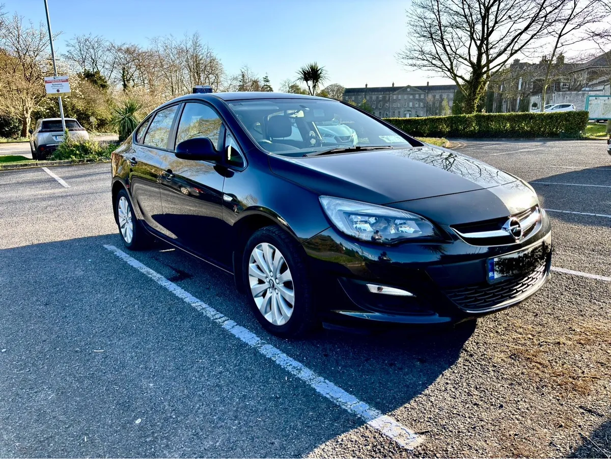 Opel Astra 1.4L petrol saloon - Image 3