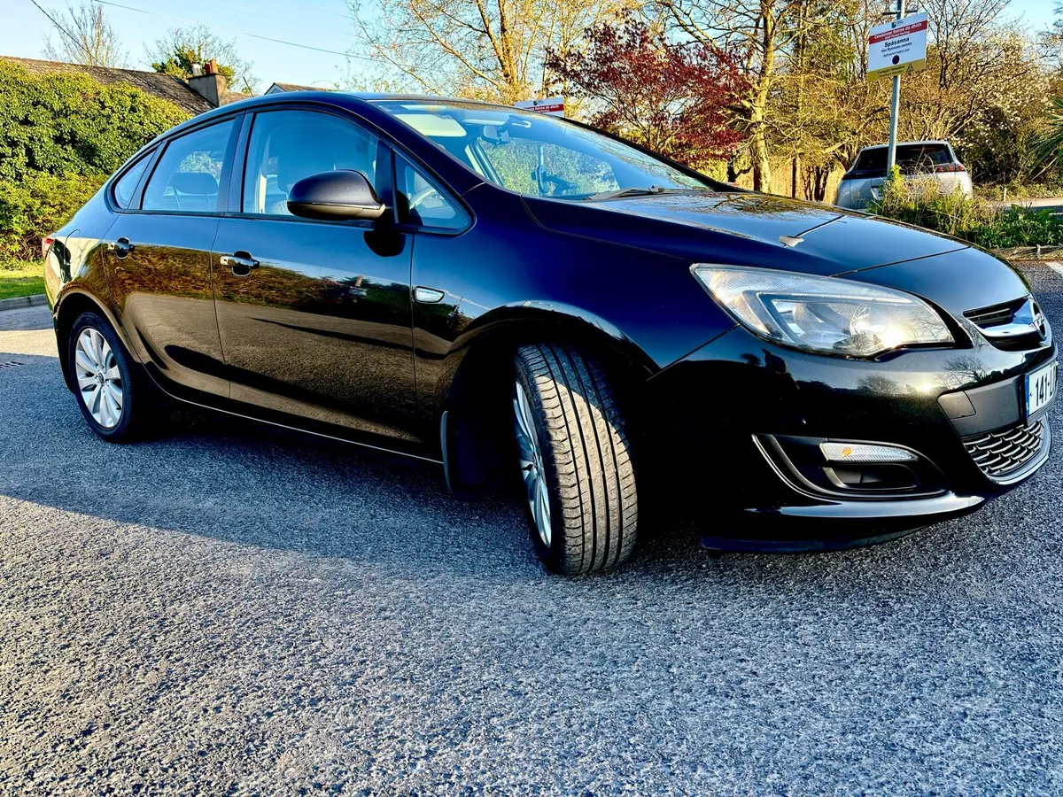 Opel Astra 1.4L petrol saloon - Image 4