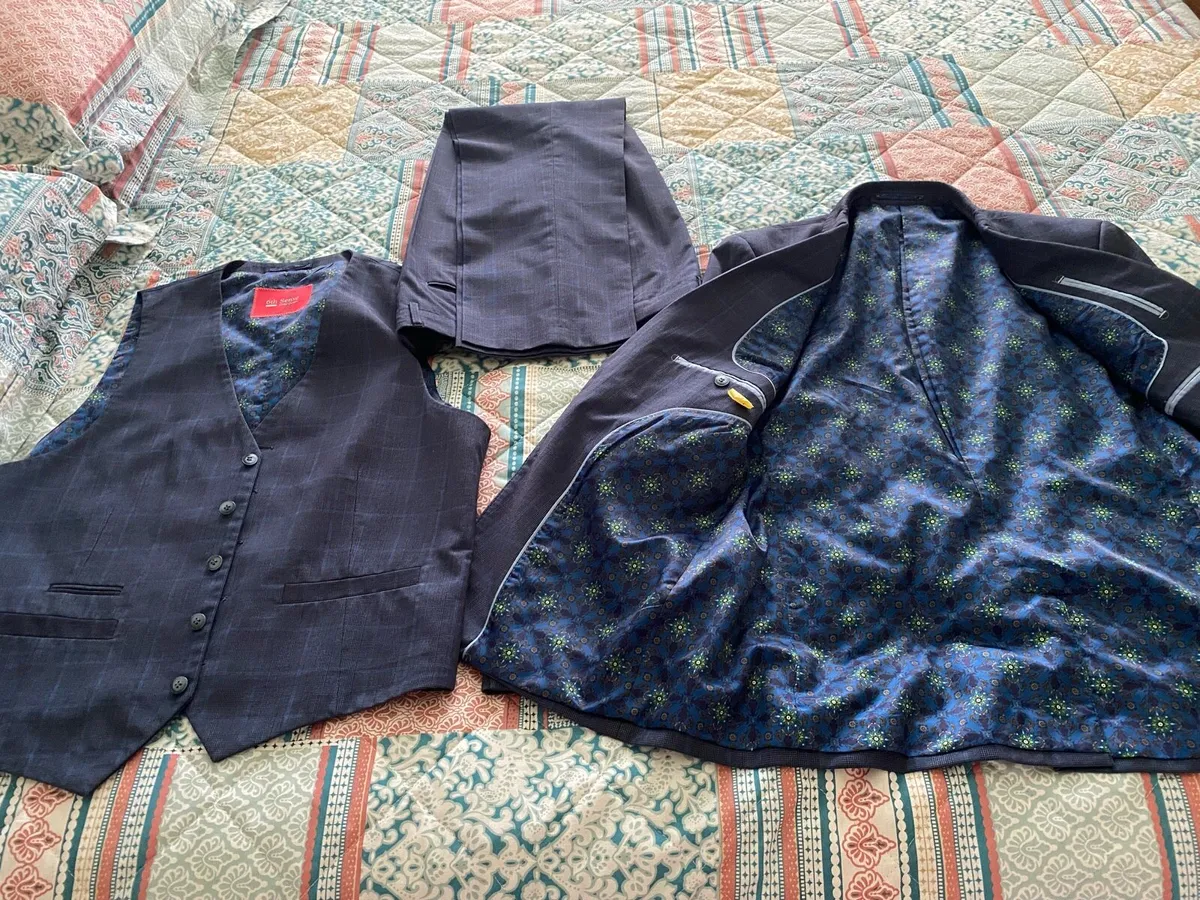 3 piece suit sz 36 regular - Image 3