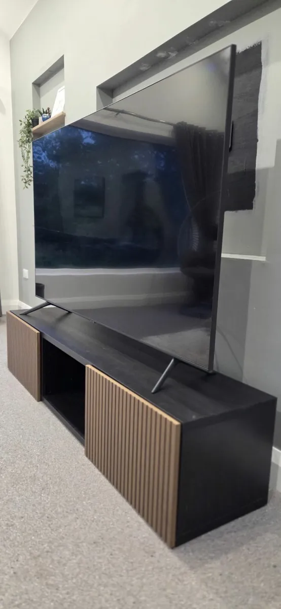 Samsung 75" TV - Image 2