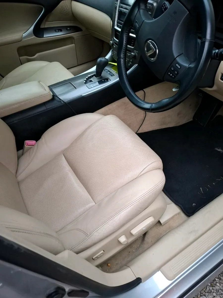 2008 LEXUS is250 Very low kms - Image 4