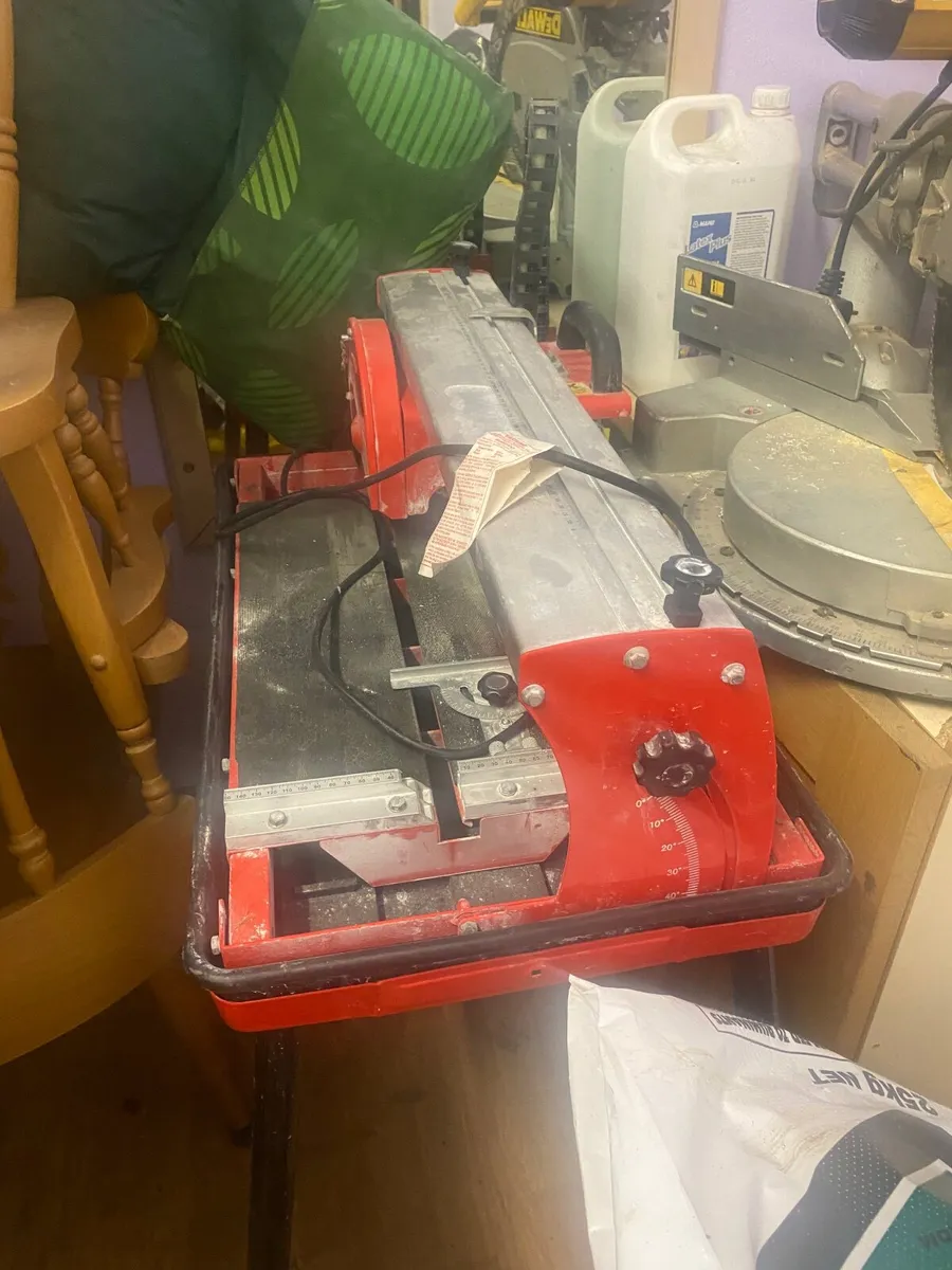 Wet tile Cutter