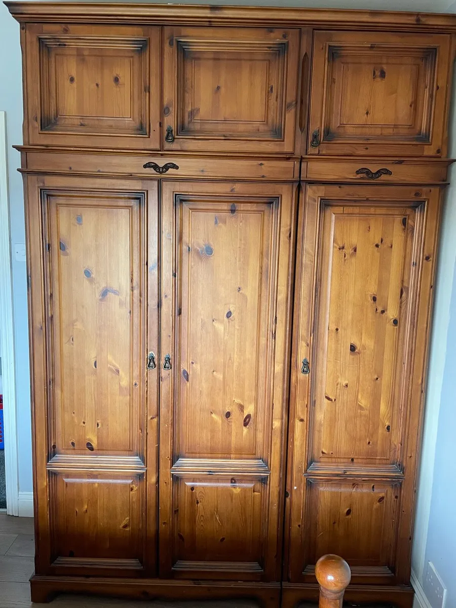Complete Erinwood Bedroom Suite - Image 1