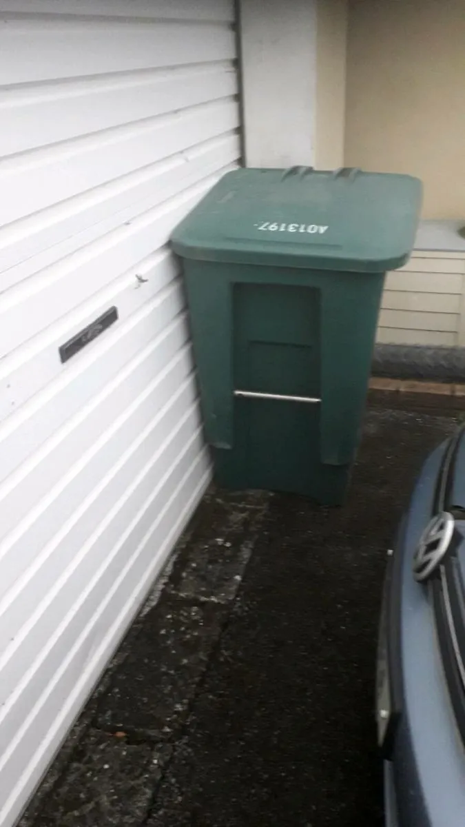 Wheelie bin - Image 1