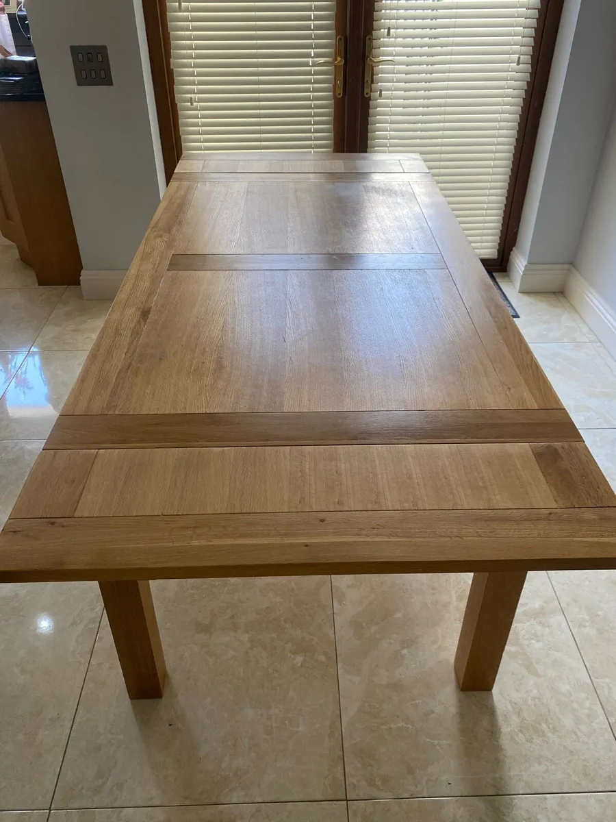 Solid wooden table - Image 4