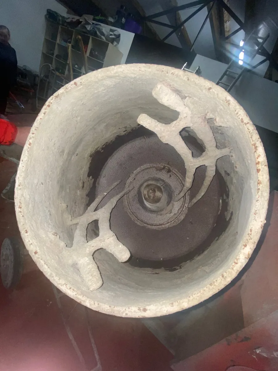 Cement mixer - Image 1