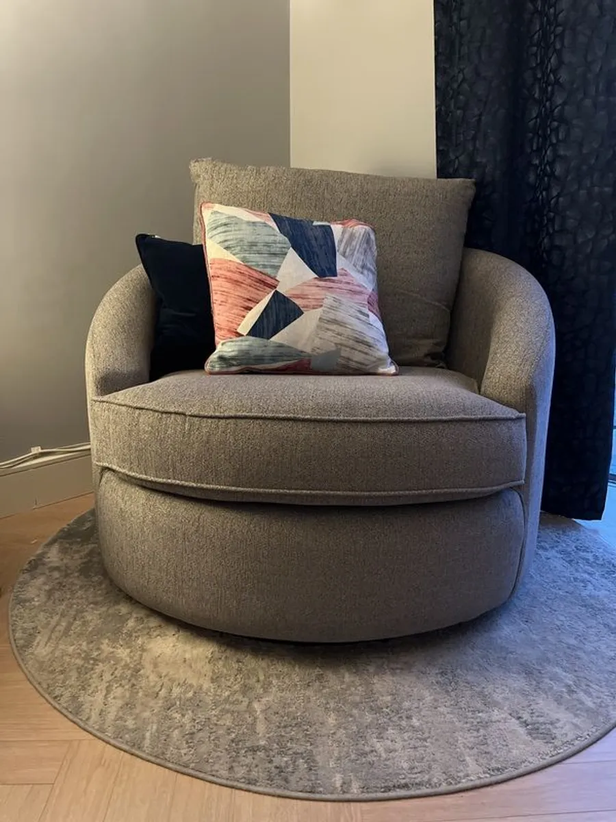 Cuddler swivel armchair - Image 3