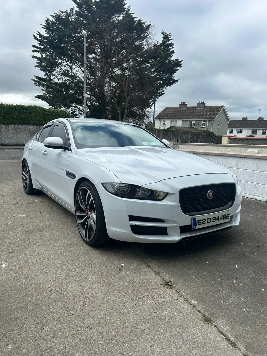 Jaguar XE 2016 - Image 2