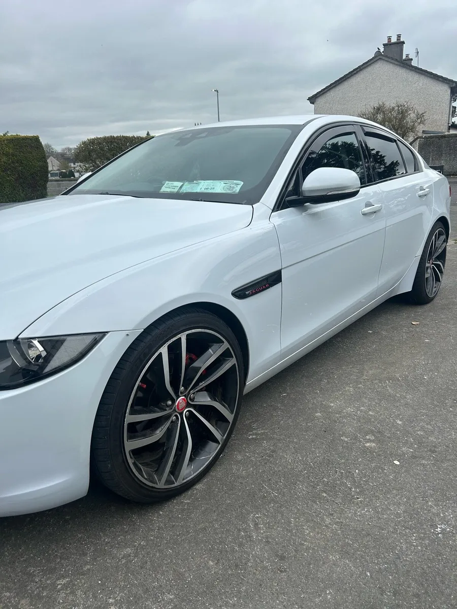 Jaguar XE 2016 - Image 4