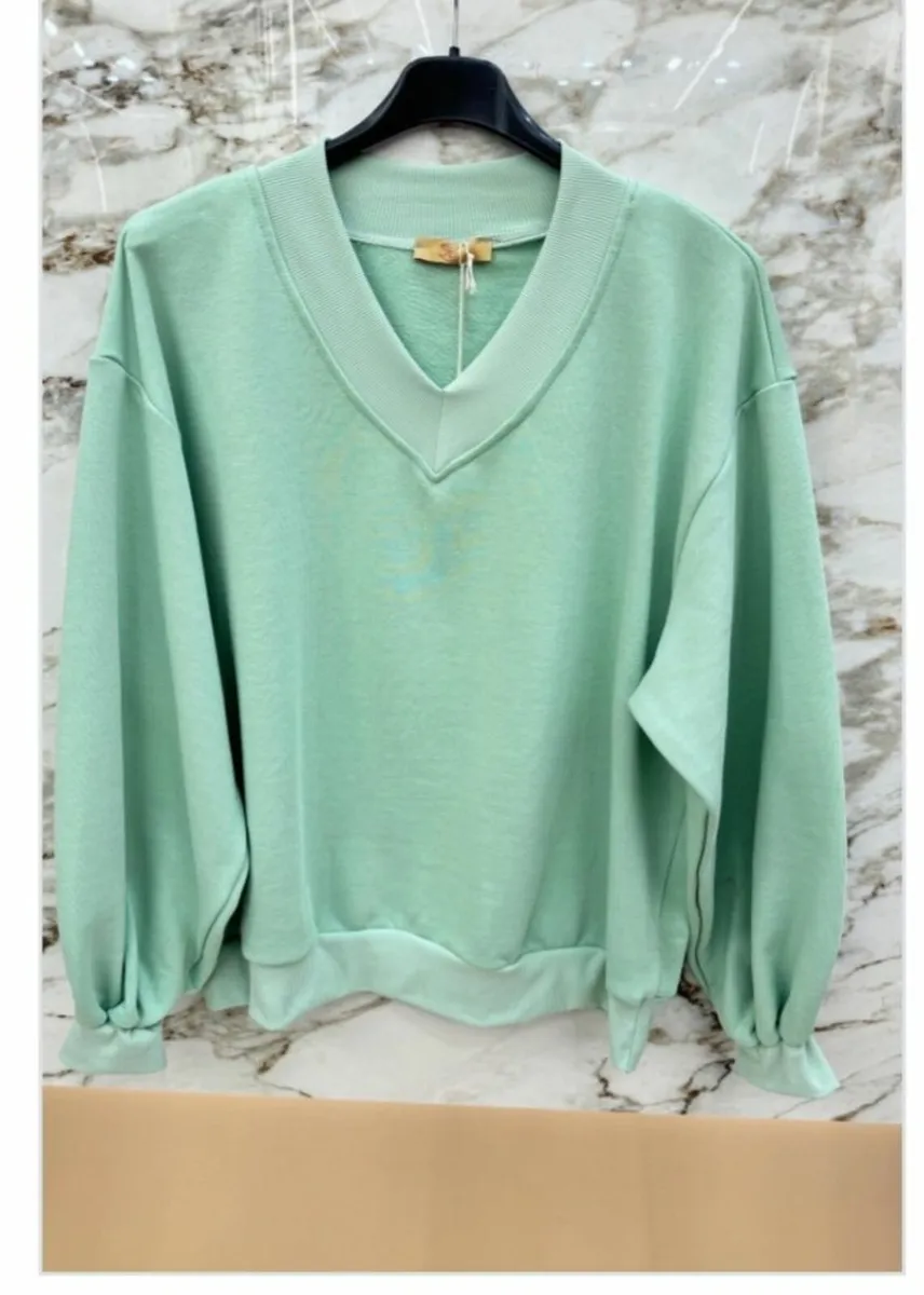 Jumpers one sz fits 8/12....28e - Image 2