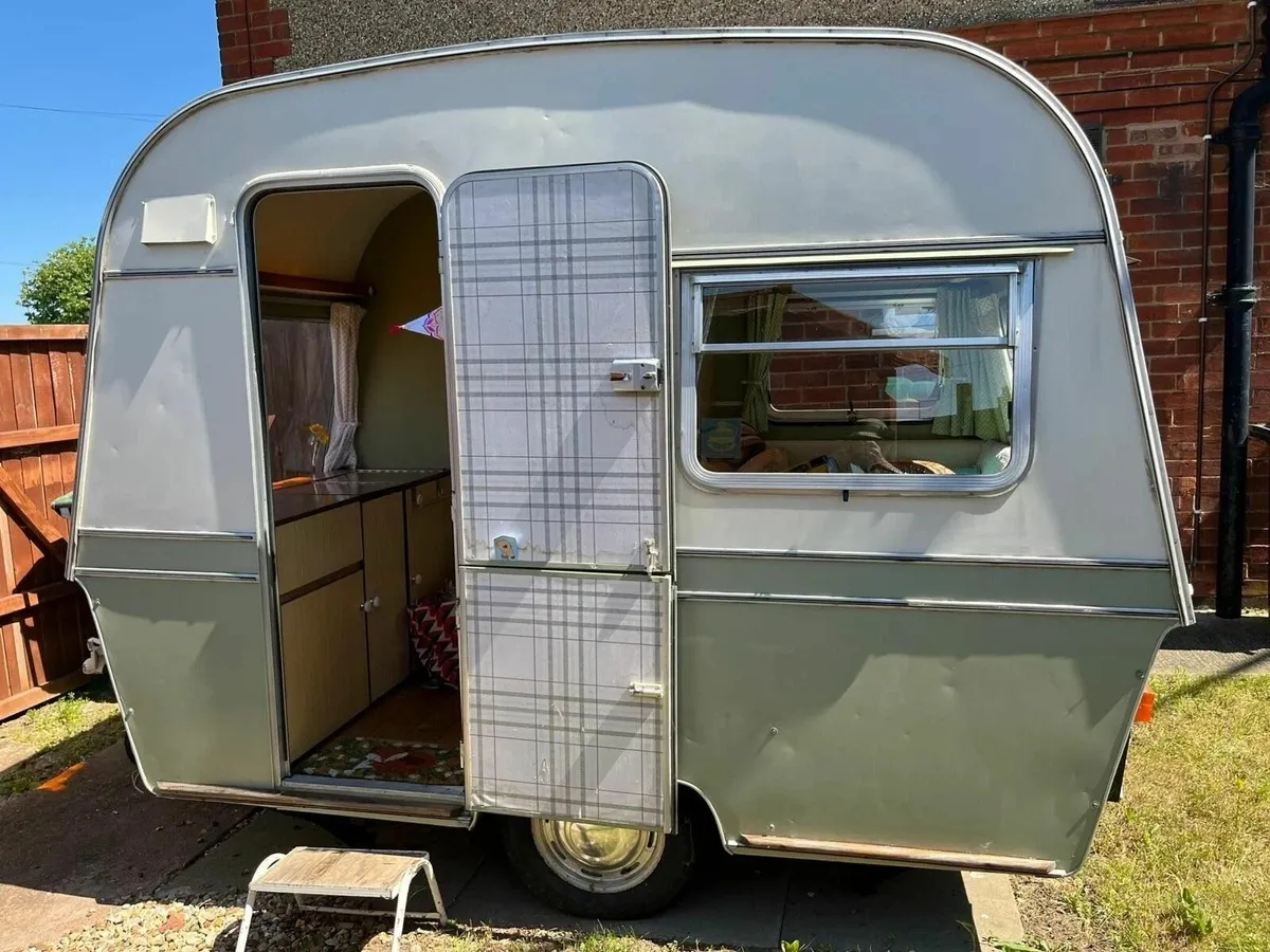 1972 Vintage Caravan - Image 1