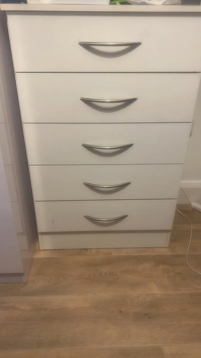 Chest of drawers - Image 1